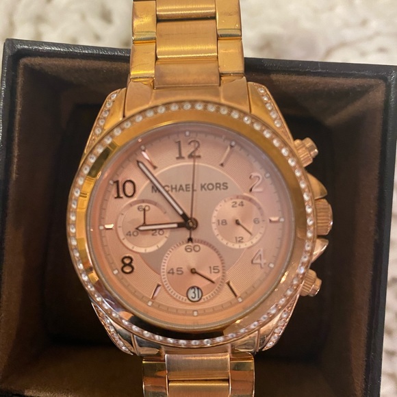 Michael Kors (Rose Gold) Watch - Picture 2 of 6